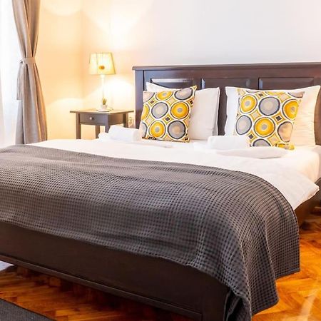 Central And Comfy 2Bdr Apartment Near Parliament Belgrad Exteriör bild