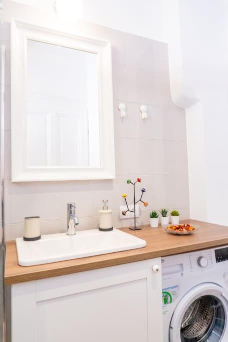 Central And Comfy 2Bdr Apartment Near Parliament Belgrad Exteriör bild