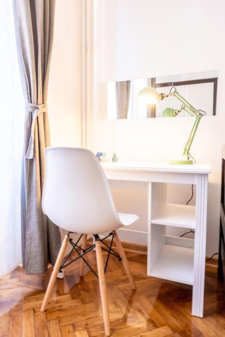 Central And Comfy 2Bdr Apartment Near Parliament Belgrad Exteriör bild