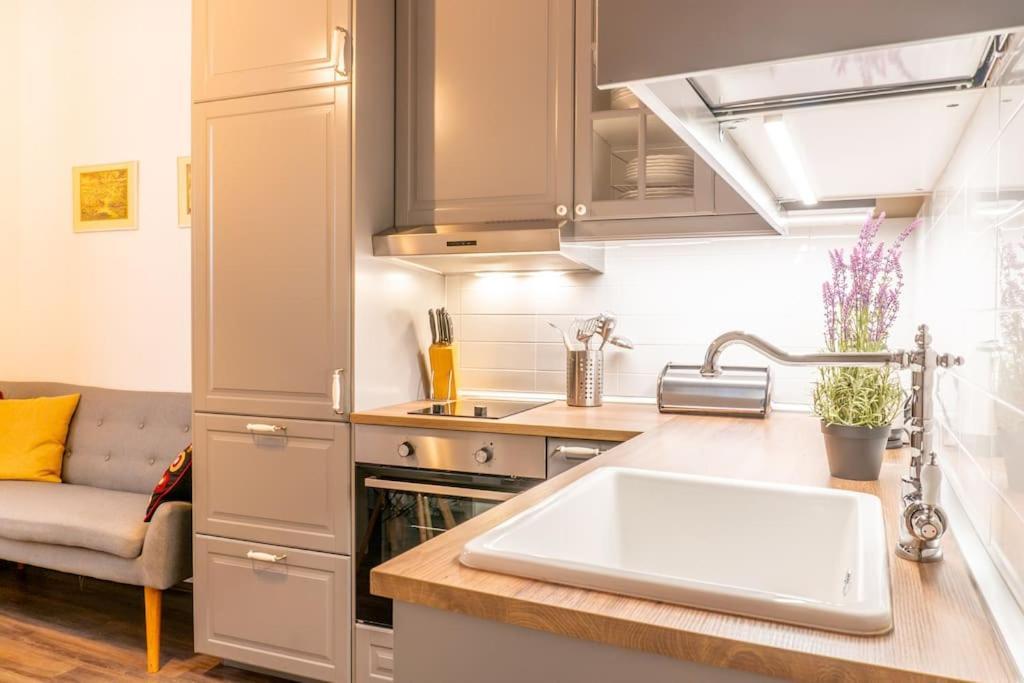 Central And Comfy 2Bdr Apartment Near Parliament Belgrad Exteriör bild