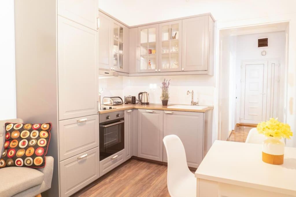 Central And Comfy 2Bdr Apartment Near Parliament Belgrad Exteriör bild